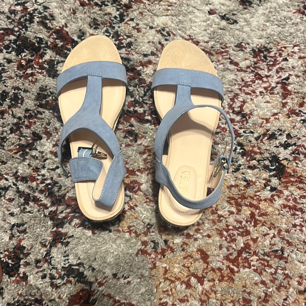Wedge heels